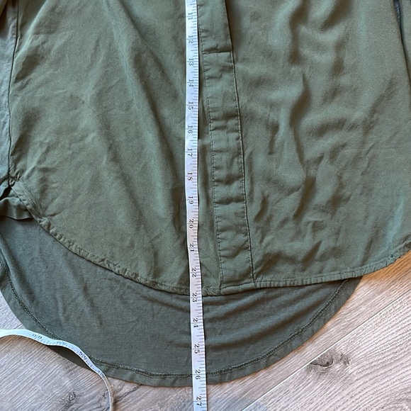 KELLY RENEE Versatile Green Long Sleeve Hi-low Top - Picture 8 of 8